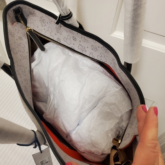 NWT Disney Dooney & Bourke "Reigning Dogs" Large Tote, Authentic, Collectors - Picture 7 of 12